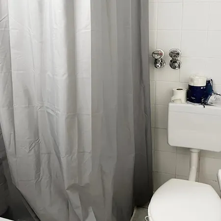 Budget Apartment *